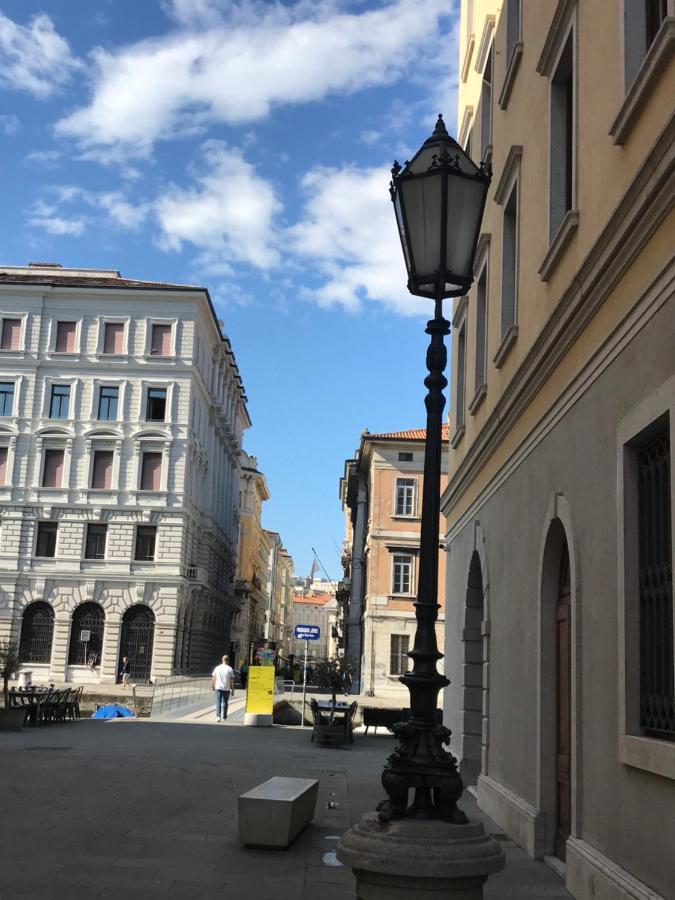 Apartamento Mansarda Mazzini Trieste Exterior foto